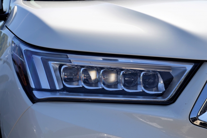 concession-auto-LA TRINITE-min_acura-headlamp-2834131